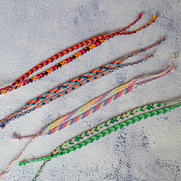 Duos de bracelets brésiliens - bracelets d'amitié multicolores réalisés à la main - modèles uniques vendus par 2 pièces assorties