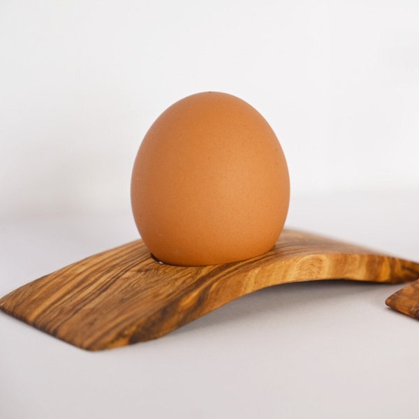 Moderner Eierbecher, handgemacht aus Olivenholz I ein schönes, elegantes Designer Geschenk
