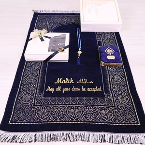 Alfombra de oración de chenilla personalizada Terciopelo Corán Perla Tasbih Juego de regalos / Ramadán Eid Boda Cumpleaños Día de San Valentín del Padre de la Madre Regalos Navy Blue