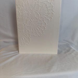 Carte de voeux élégante en dentelle en relief – Design minimaliste blanc sur blanc | Blanc à l'intérieur | Mariage, sympathie, carte de remerciement