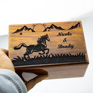 Personalisierte Erinnerungsbox - Benutzerdefinierte hölzerne Erinnerungsbox, Geschenkbox mit Gravur für Hochzeiten, Jubiläen oder besondere Anlässe | Das Welten Handwerk