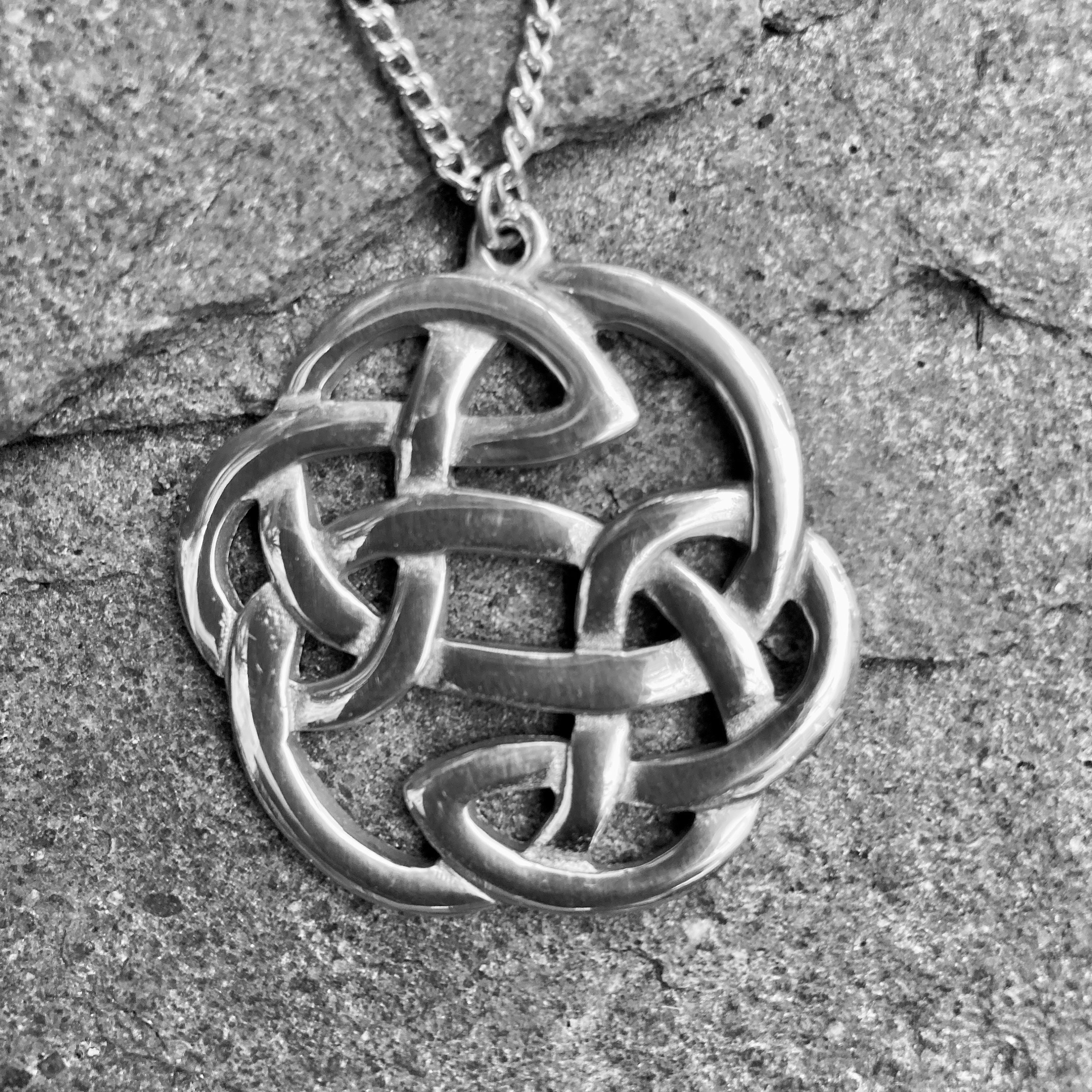 Lugh's Knot Celtic Pendant Large - Etsy
