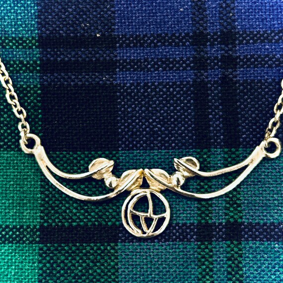 Collana In Argento Sterling Con Ciondolo Charles Rennie Mackintosh Con Catenina Da 45 7 Cm E Confezione 514903