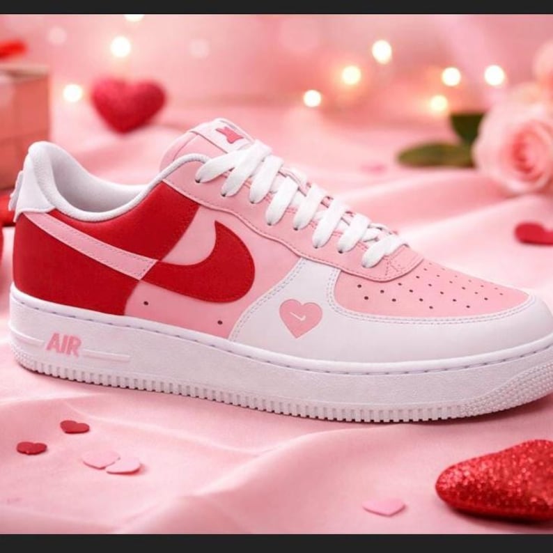 Nike Air Force 1 personalizadas con corazones rojos y rosas / Zapatillas AF1 pintadas a mano para San Valentín / Zapatillas con forma de corazón / Air Force One románticas y únicas imagen 3