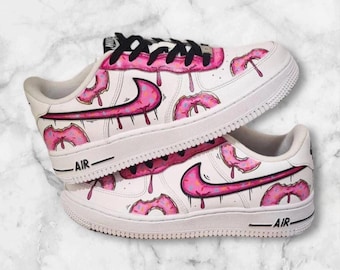 Scarpe da bambino e adulto Nike Air Force One AF1 Pink Donut dipinte a mano, popolari, con gocce di vernice.