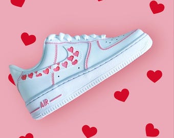 Nike Air Force 1 bianche dipinte a mano personalizzate – Cuori rosa di San Valentino – Scarpe AF1 personalizzate per bambini e adulti
