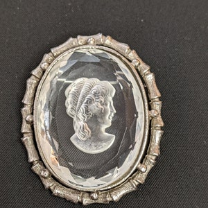 1950s Glass Cameo Brooch