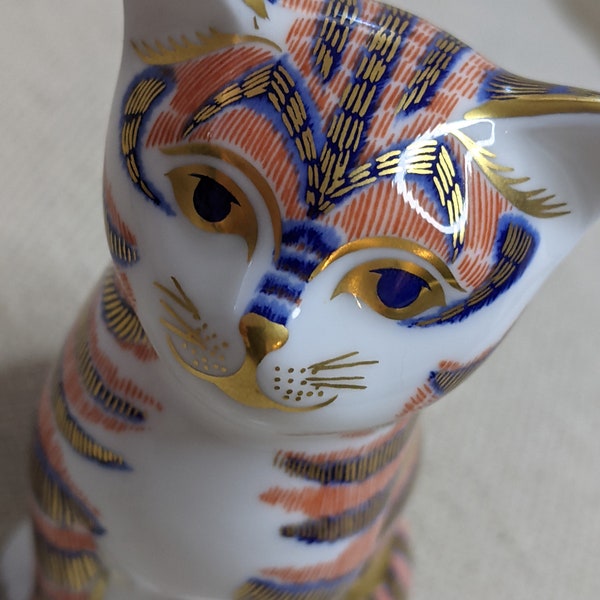 STUNNING ROYAL Crown Derby Porcelain "IMARI" Decorated Cat Figurine