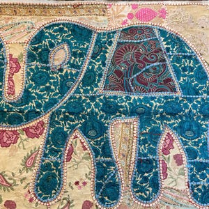 PRACHTIGE turkooizen Indische olifant wandkleed vintage patchwork tapijt boho handgemaakt geborduurd kralen 70-80 jaar oud