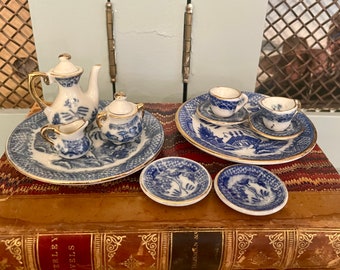 Vintage Blue Willow Doll House Miniatures made in Japan & England  13 pieces