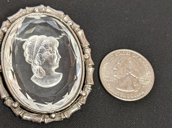 1950s Glass Cameo Brooch - image 7