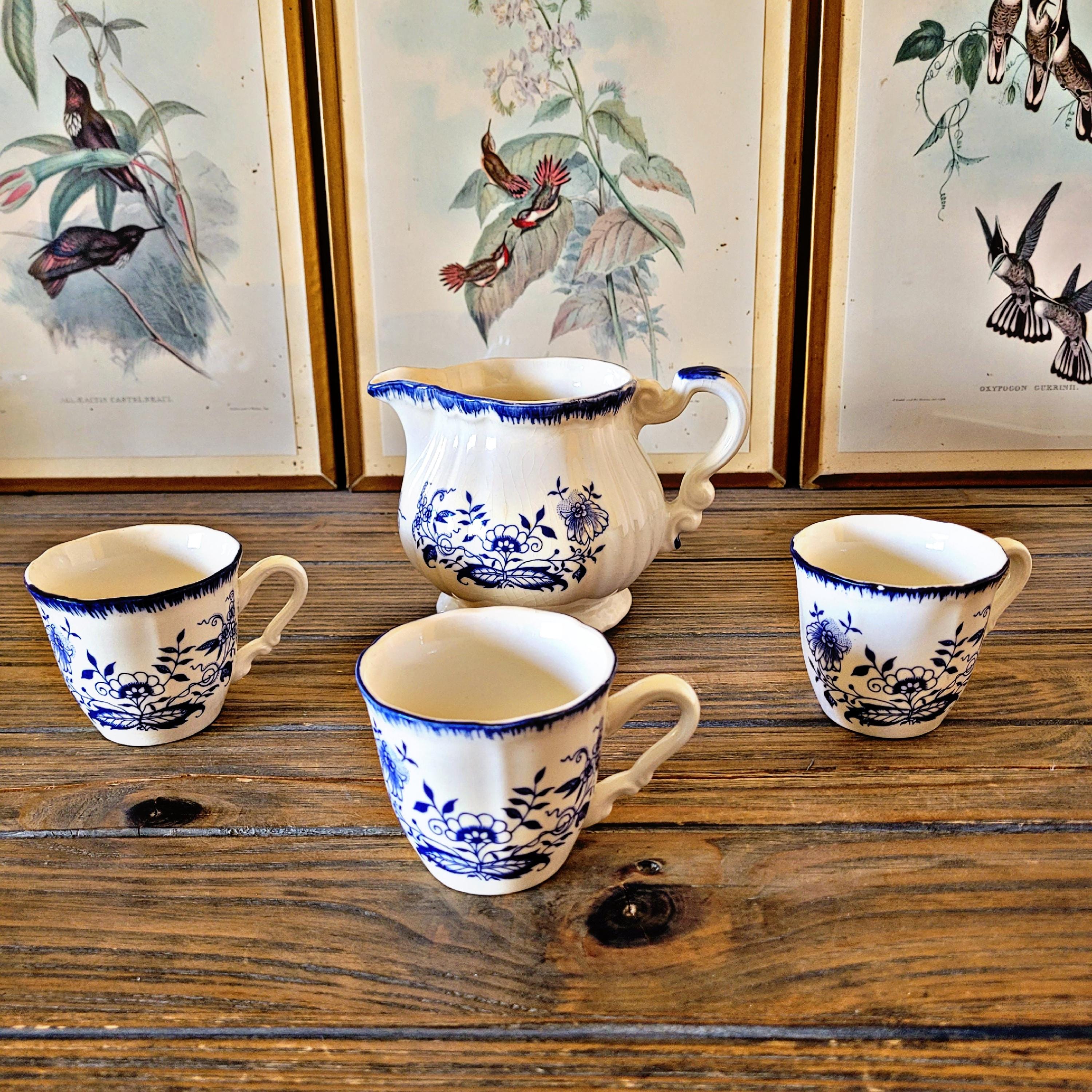 Plateau vintage en rotin et fleurs séchées Bon état Vaisselle