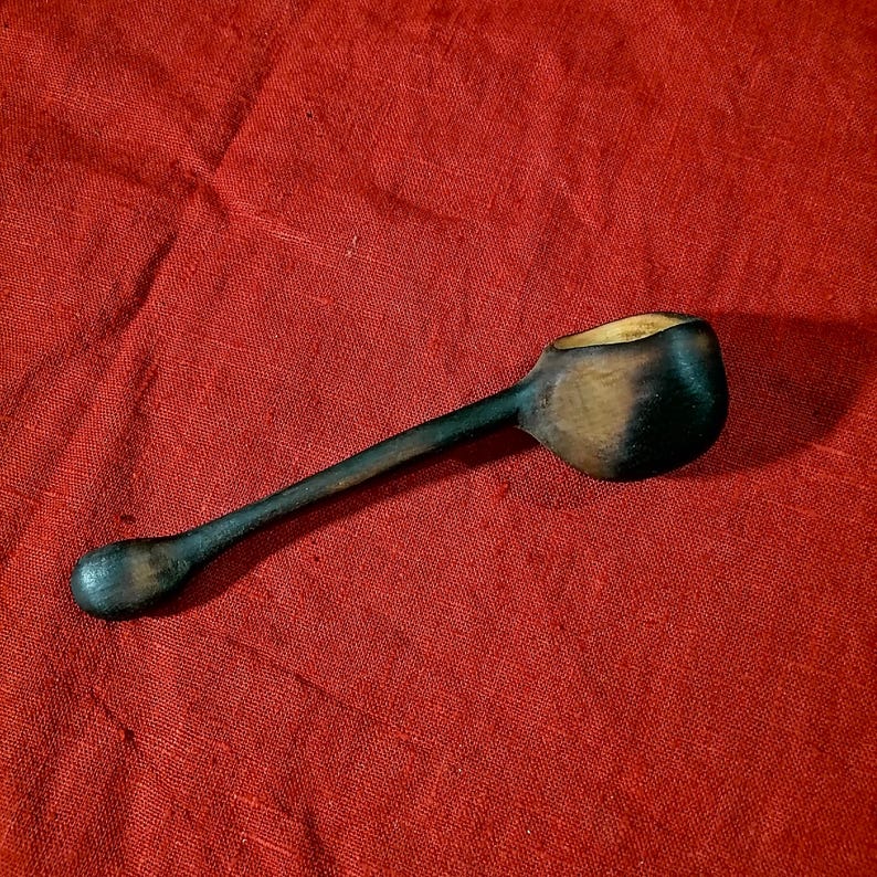Cuillère doseuse à café fabriquée à la main en bouleau du nord de la Suède, parfaite pour les amateurs de café et un mode de vie respectueux de l'environnement - fabriquée en Suède par Witaberget.