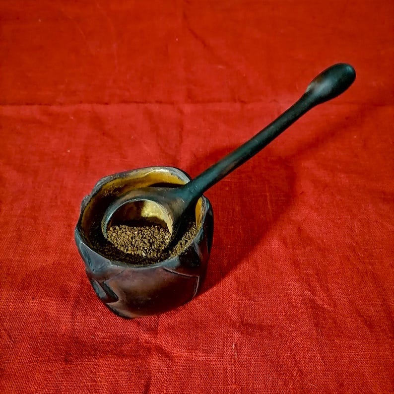 Elegant wooden coffee scoop made from Swedish birch, combining sustainable living with Scandinavian aesthetics – handmade in Sweden by Witaberget.