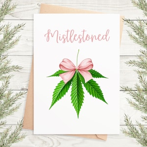 Hoja de cannabis con lazo rosa / Mistlestoned / Tarjeta navideña imprimible / Tarjeta de 5x7 / PDF / Descarga instantánea / Impresión y corte