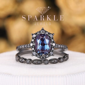 Bague de fiançailles florale alexandrite ovale en or noir, parure de mariage unique alexandrite halo finition rhodium noire, parure de promesse de mariage noire