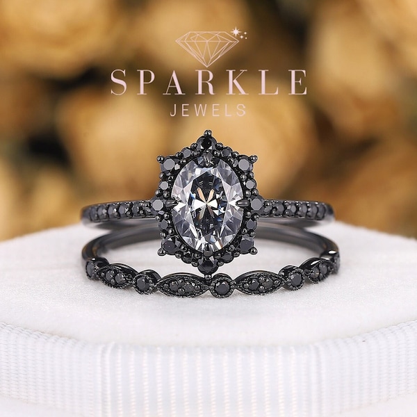 Set di anelli di fidanzamento gotici in oro nero con moissanite grigia ovale, set da sposa in rodio nero, anello di promessa nuziale dark e stregonesco, regalo di gioielli per donne