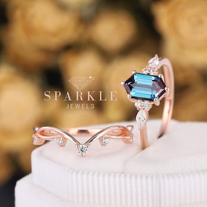 Vintage Long Hexagon Alexandrite Engagement Ring Set, Unique 14K Rose Gold Alexandrite Wedding Set, V Shaped Bridal Set Promise Ring Gift