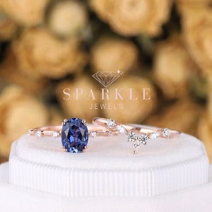 Vintage Oval Cornflower Blue Sapphire Engagement Ring, Unique Blue Sapphire Wedding Set, Art Deco 14K Rose Gold Hidden Halo Promise Ring Set