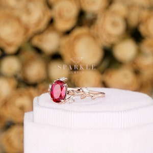 Radiating Ovals & Blade Leaf Motif in Contrasting Rings with Micro-Dot Texture & Wax Resist Grid main image 1