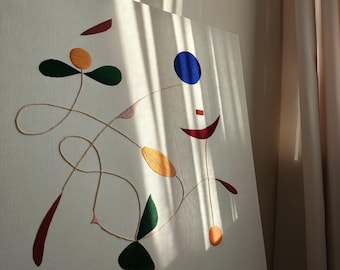 Hand-embroidered picture on linen fabric from the Kin.etic edition series in an oak frame - Numero Uno 80x80 cm