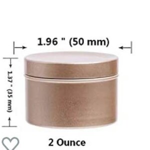 以下が含まれることがあります： 蓋付きの丸い金属製の缶。2オンス。缶は薄い茶色で、直径50mm、高さ35mmです。