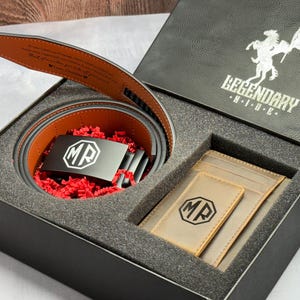 Cinturón de cuero grabado + billetera, regalo para padrinos de boda, juego de regalo de cinturón con trinquete y billetera para él: regalo perfecto para el esposo con cinturón de cuero