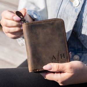 Cartera de cuero personalizada para mamá, regalo del Día de la Madre para esposa o abuela, cartera personalizada con cremallera y nombre, regalo de su hija.