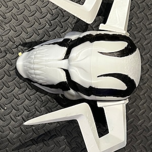 Bleach Ichigo Full Hollow Vasto Lorde Mask w/ Glow in the dark Face.