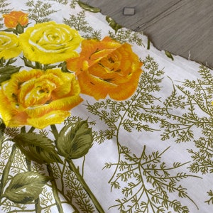 Vintage stof 45 x 56 met goudgeel en oranje bloemmotief/circa 1950-60s/Mid Century stof/vintage naaien afbeelding 3