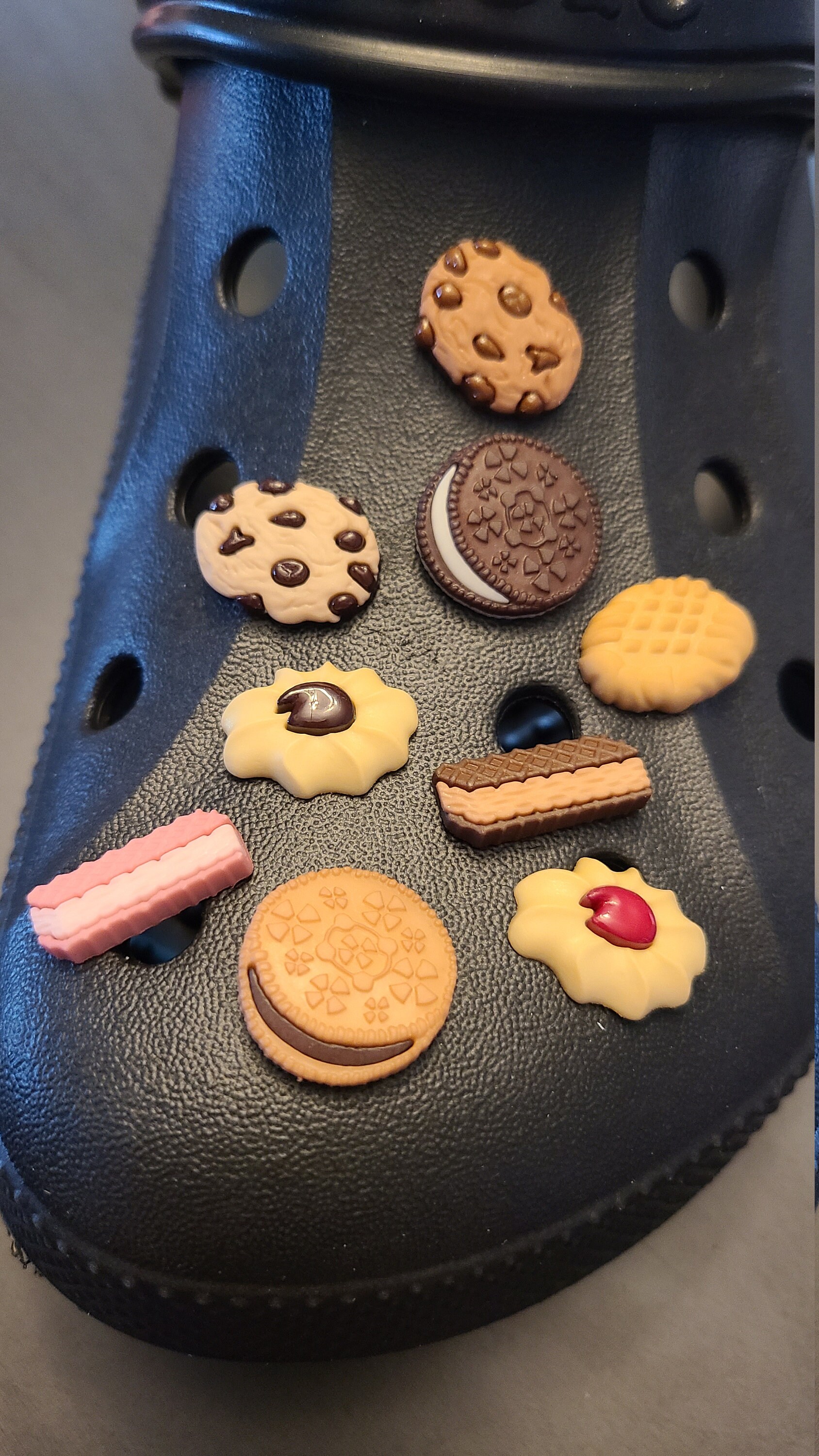 Total 83+ imagen galletas crocs Abzlocal.mx