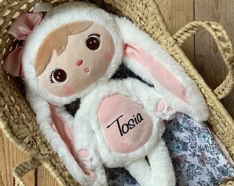 Muñeca Metoo Królisia personalizada con lazo rosa y blanco con el nombre del niño