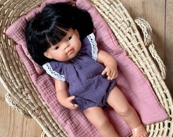 Body de muselina morado con encaje para muñecas Miniland de 38 cm