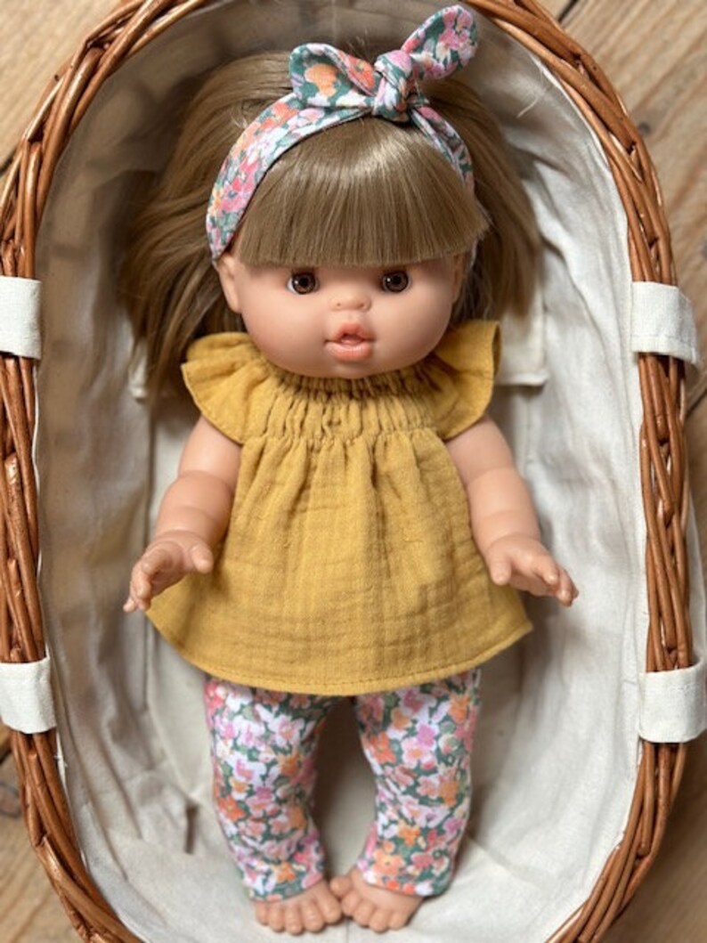 Vêtements de poupée Minikane, Paola Reina 34 cm leggings fleuris, tunique ocre, bandeau image 3