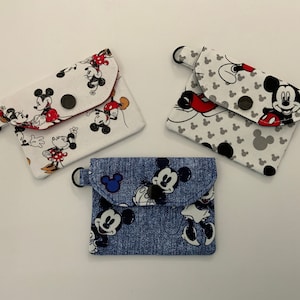 Billetera pequeña con temática de Disney, tarjetero para identificación y tarjetas de crédito, billetera portátil, billetera pequeña para mujer, regalo por diez dólares, billetera de Mickey Mouse