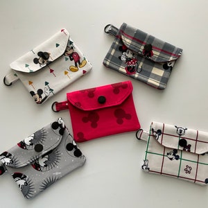 Billetera pequeña con temática de Disney, portatarjetas de identificación y crédito, billetera portátil, billetera pequeña para mujer, regalo para maestra por 10 dólares