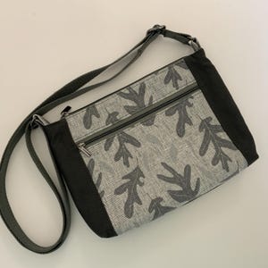 Small woven cotton leaf fabric bag, crossbody handbag, shoulder bag, women's handbag, petite bag, multi-pocket purse, Traverse crossbody