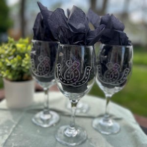 Kentucky Derby themed wine glasses, set of four wine glasses, engraved wine glasses, personalized wine glasses.