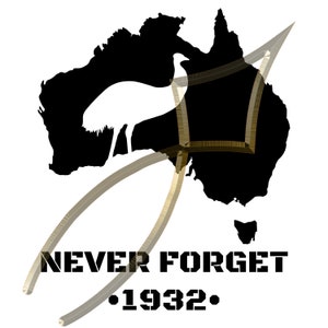 Puede incluir: Una silueta negra del continente de Australia con un emú estilizado en su interior. La silueta está superpuesta a un diseño dorado y al texto "NEVER FORGET .1932."