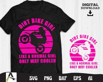Könnte beinhalten: Ein schwarzes T-Shirt mit einem pinkfarbenen Grafikdesign eines Dirtbikes vor einem Sonnenuntergangs-Hintergrund. Der Text "Dirt Bike Girl" ist in einem pinkfarbenen Kreis um das Bike geschrieben. Der Text "Like a normal girl only way cooler" steht unter der Grafik.