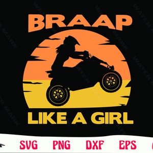 Op de afbeelding: Een silhouet van een persoon die een quad rijdt tegen een zonsondergang achtergrond. De tekst "BRAAP LIKE A GIRL" wordt onder de afbeelding weergegeven.
