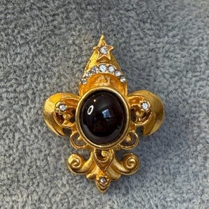 Vintage Leslie Block Fleur-de-lis Pin Brooch Matte Gold Dark Cabochon Stone 90s