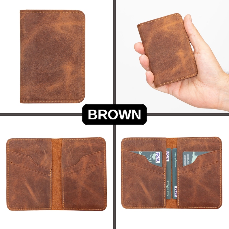 Peut inclure: Un portefeuille en cuir marron avec deux fentes pour cartes et une poche pour l'argent. Le portefeuille est ferm&eacute; dans la premi&egrave;re image, ouvert dans la deuxi&egrave;me image et montre deux cartes dans la troisi&egrave;me image.