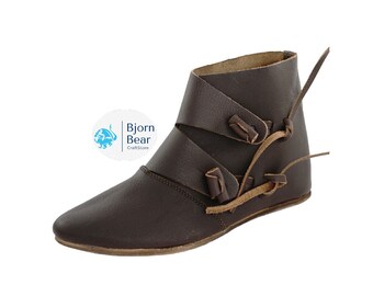 Knut - schoenen - Vroegmiddeleeuwse halve laarzen voor de periode 1000-1250 NA Christus Halve laarzen met tuimelknopen