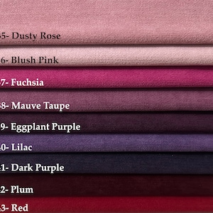 K&ouml;nnte beinhalten: Eine Farbmusterkarte mit 9 verschiedenen Farbt&ouml;nen von lila und rosa Stoff. Die Muster sind mit Nummern und Namen beschriftet, darunter Dusty Rose, Blush Pink, Fuchsia, Mauve Taupe, Eggplant Purple, Lilac, Dark Purple, Plum und Red.