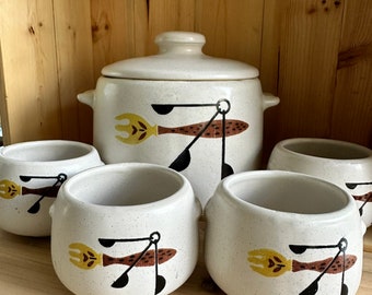 Vintage 10 cup Ceramic Beige Lidded Serving Pot, 4 Crocks / Soup Tureen and Stoneware Soup Bowls / West Bend / Soup Set, 5 piece