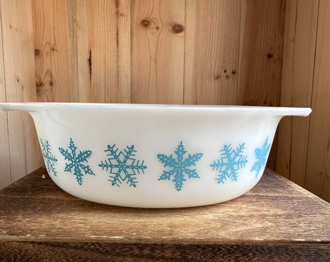 Pyrex Blue Snowflakes, White and Blue Oval, 2.5 Qt Casserole 043, No