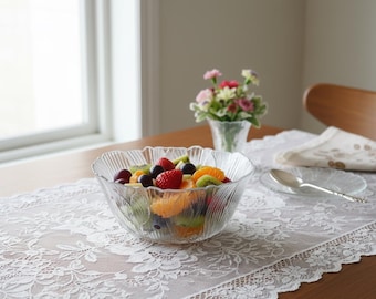 Arcoroc Canterbury Serving Bowl / Vintage Crystal Arcoroc Crocus Serving Bowl / 9” Large Floral Clear Glass Bowl / Pressed Glass Dinnerware