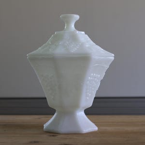 Milk Glass Grapes & Leaves Pattern Anchor Hocking Covered Candy Dish Vintage
