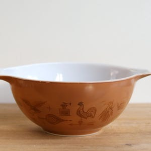 Vintage Pyrex braun und goldene Mixschüssel / Mixtopf von Cinderella / braun und gold / #442 / 1.5 Quart